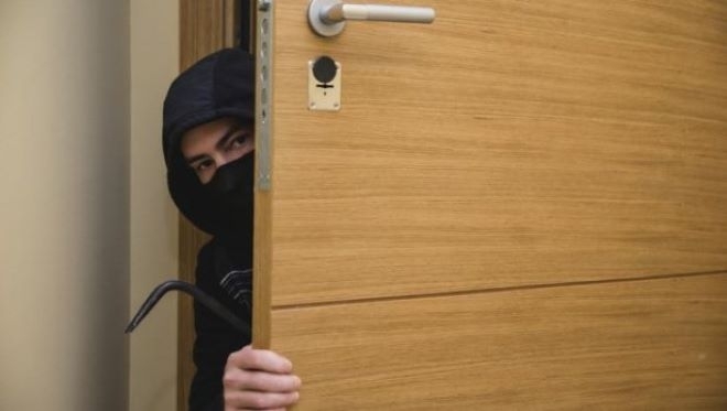 Хлапаци опоскаха къща във врачанско село съобщиха от МВР Към 10