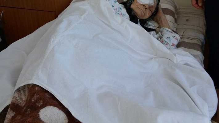 Почина най възрастната българка Баба Нурие Дерменджиева от смолянското село Средногорци