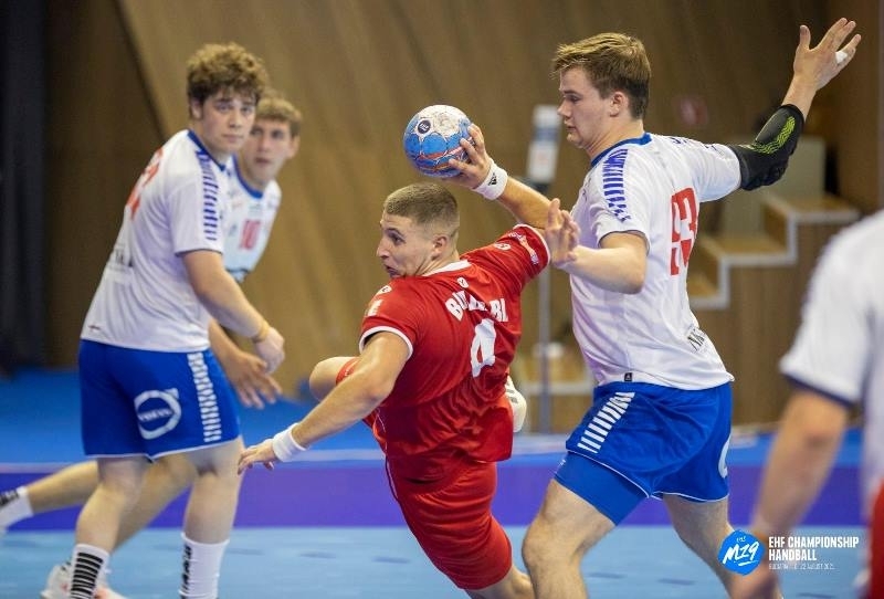 Пивотът на ХК Локомотив Мездра Божидар Симеонов №4 беше определен