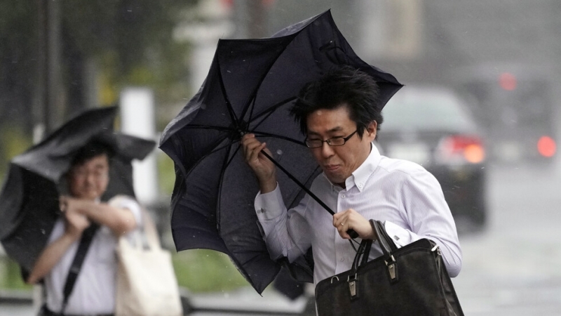 Два дни след преминаването на тайфуна Факсай над 460 хиляди