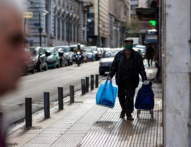 Пандемията в Атика излиза от контрол пише на първа страница