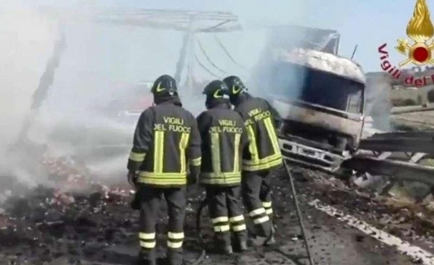 Български шофьор на ТИР катастрофира в Италия, уби баща и син