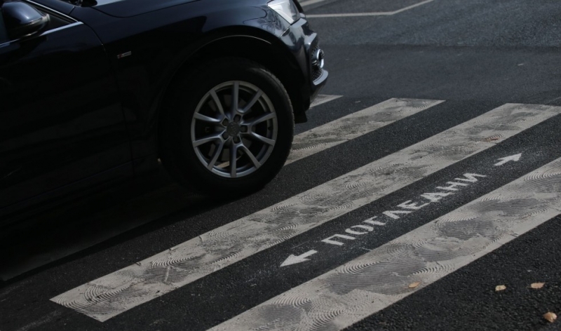 79 годишен мъж е блъснат от лек автомобил на пешеходна пътека