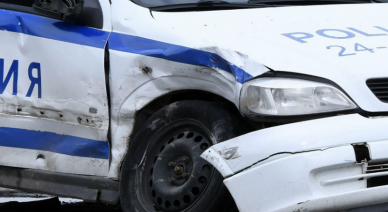 Шофьор на камион блъсна патрул на полицията и избяга Инцидентът
