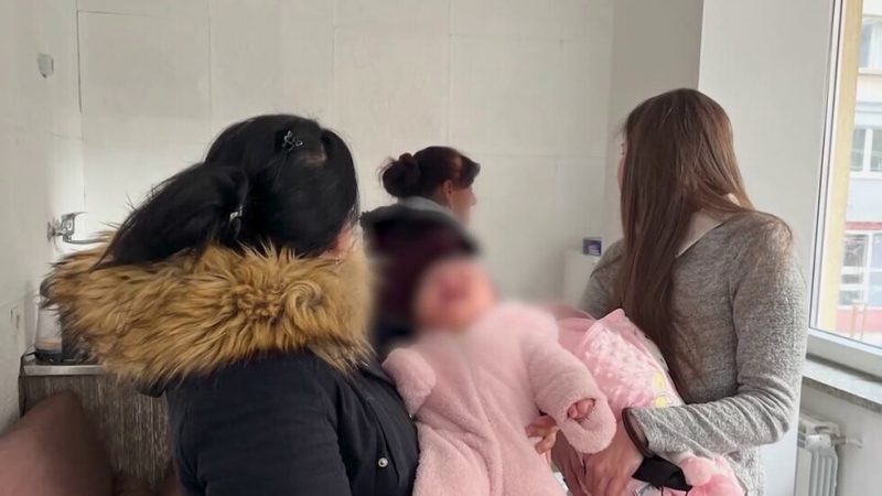 Майката подала сигнала за разменените бебета осъди болница Шейново съобщи