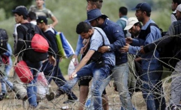 Турските гранични власти са заловили две групи от общо 33 ма