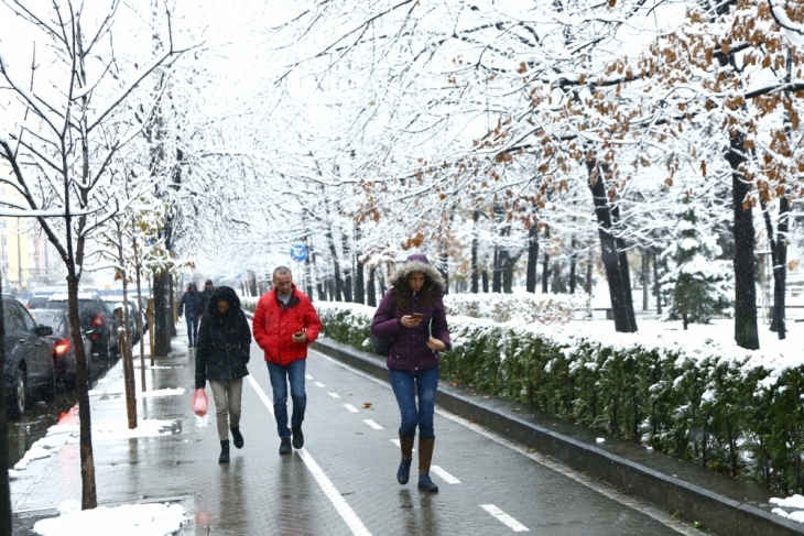 През нощта над страната имаше разкъсана облачност по значителна главно над