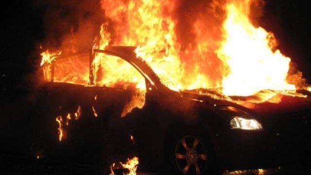Лек автомобил Мерцедес е изгорял тази нощ в Монтанско съобщават