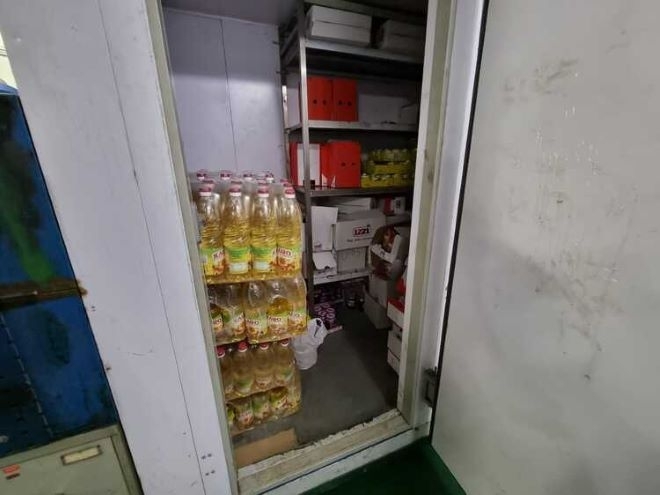 Гръцката полиция залови търговци, продавали олио от България с примеси като зехтин