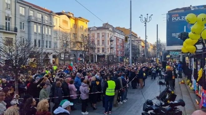 Протест на близките на загиналите край „Петрохан“ и Околчица се проведе в София, настояват за истината /снимки/