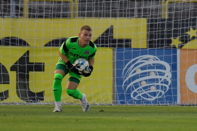 След 120 минутна драма и изпълнение на дузпи Монтана изхвърли