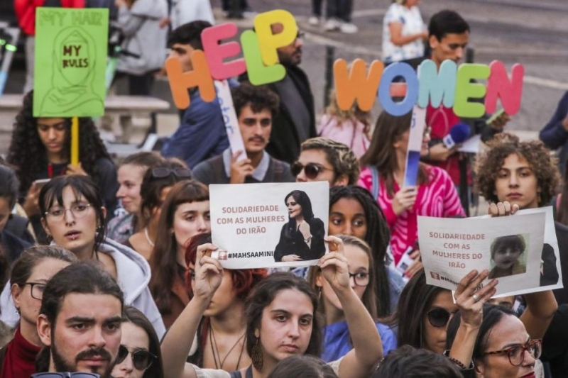 В десетки градове в Иран и вчера продължиха протестите предизвикани