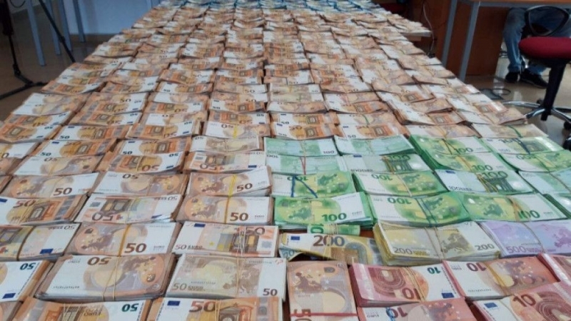 Митническите служители откриха недекларирана валута с левова равностойност 2 039 645 лева