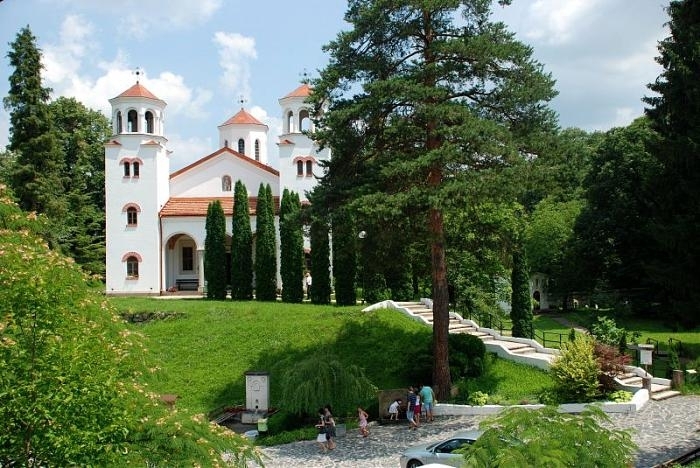 Близо 2000 човека присъстваха на празничното честване на Успение Богородично