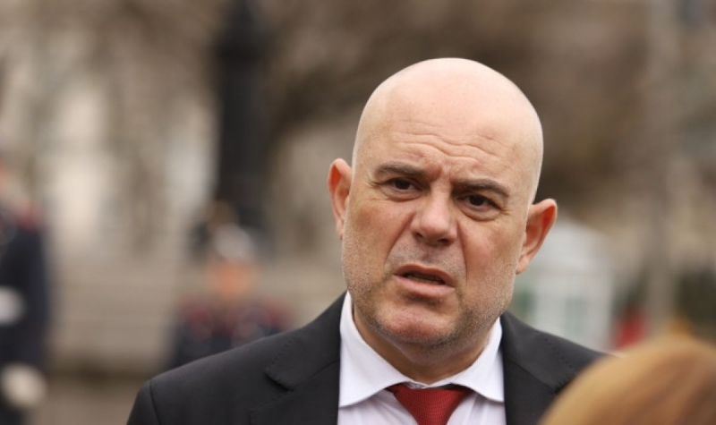 Единодушно с 10 гласа за Конституционният съд допусна за разглеждане