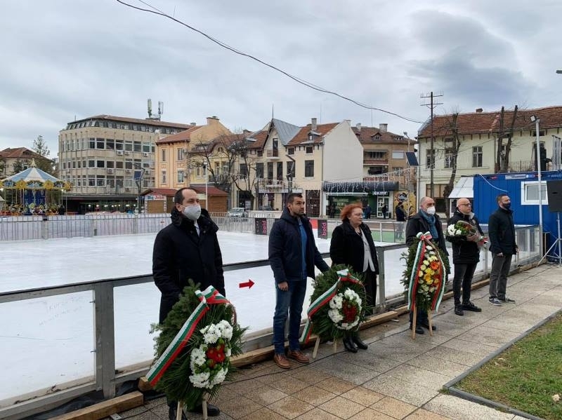 Враца отбеляза 173 години от рождението на Христо Ботев В