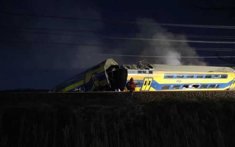 Пътнически и товарен влак се удариха в Нидерландия, съобщи “BNO