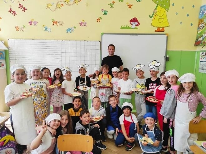 Деца от берковско училище развихриха кулинарните си умения научи BulNews В