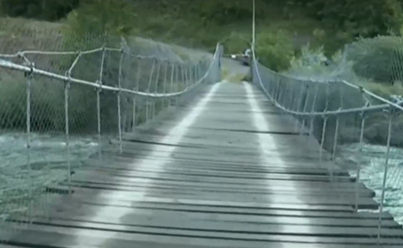 Мост над река Искър остана без едното си носещо въже