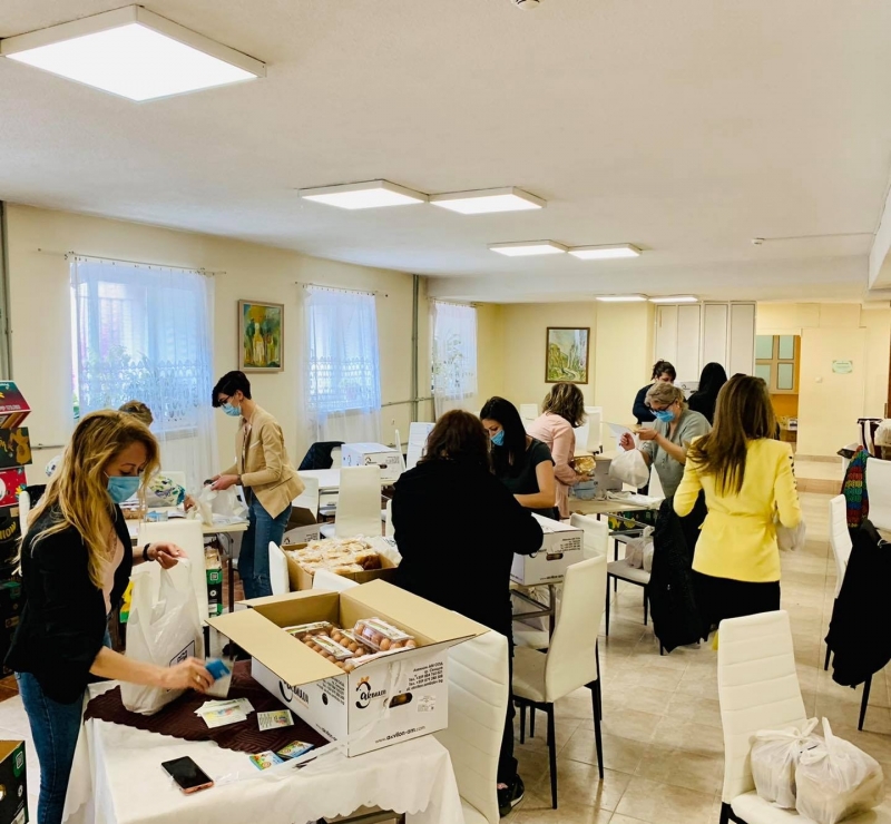 В навечерието на големия християнски празник близо 1500 лица от