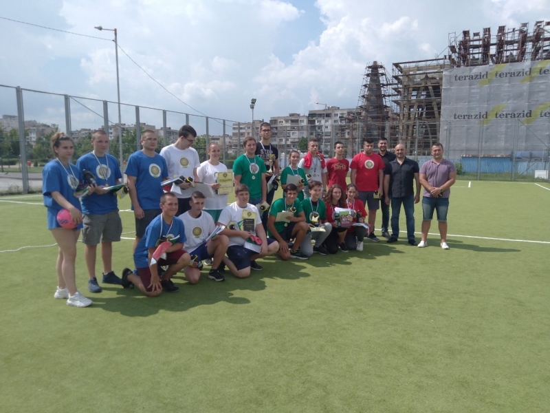 Два отбора на Средно училище Христо Ботев Враца съставени от