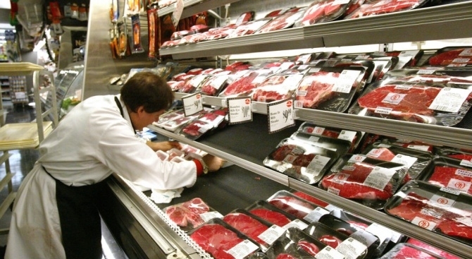 Гърция забрани вноса на свинско месо от България Строги са