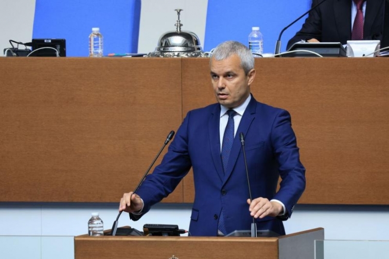 Лидерът на Възраждане Костадин Костадинов направи изказване от трибуната на