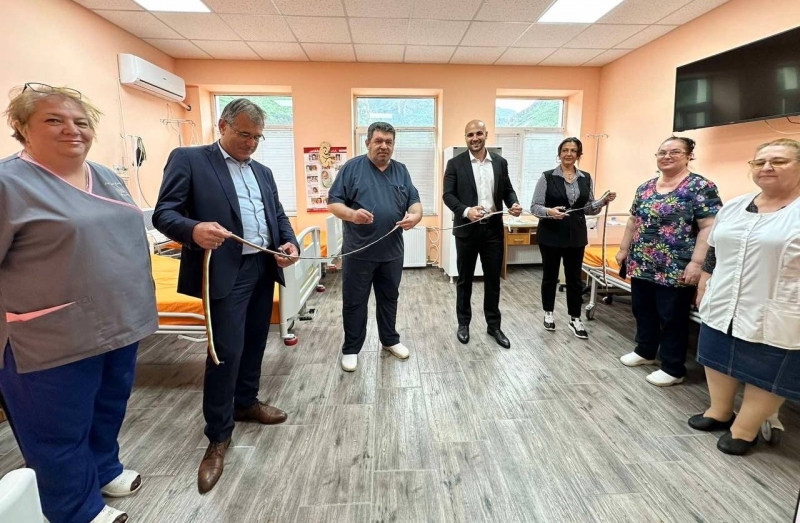 Прерязаха лентата на новата ремонтирана част на Отделението по акушерство и гинекология във Враца /снимки/