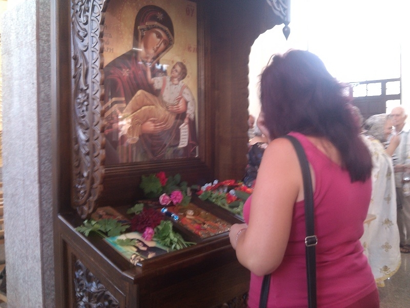 Стотици християни се помолиха за здраве и закрила пред иконата