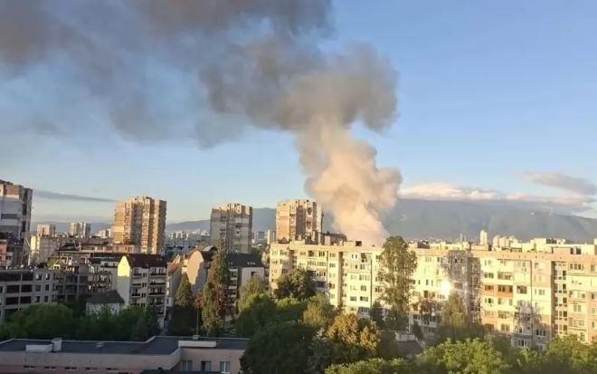 За пожар в столичния квартал Надежда съобщават очеивдци в социалните