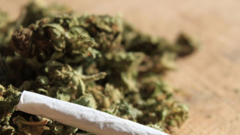 Задържаха млада жена подкарала колата си надрусана във Видин съобщиха