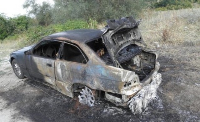 Лек автомобил е изгорял на пътя между Бяла Слатина и