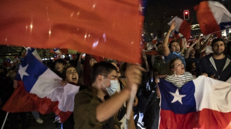 Чилийците масово отхвърлиха проекта за нова конституция целяща да замени