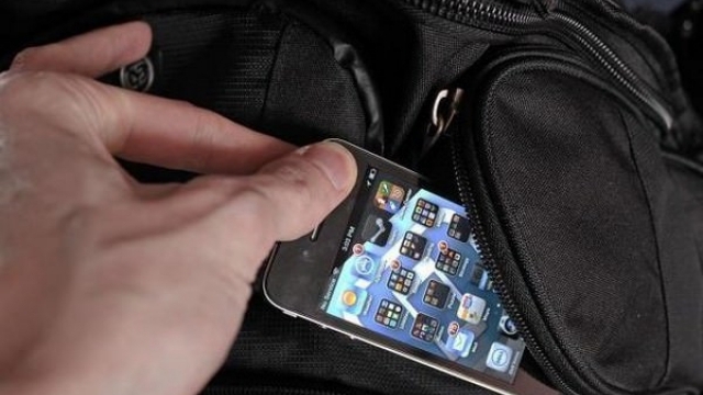Полицията е заловила крадец на мобилен телефон в Мездра съобщиха