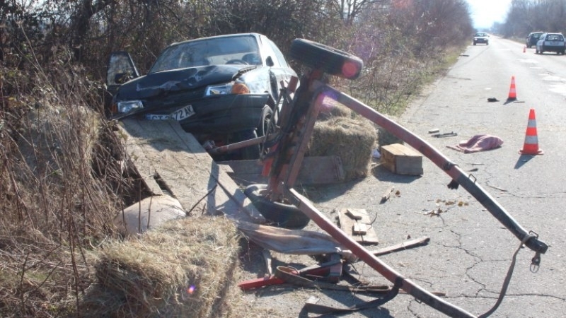Пиян каруцар се блъсна в кола Сигналът за катастрофата е подаден