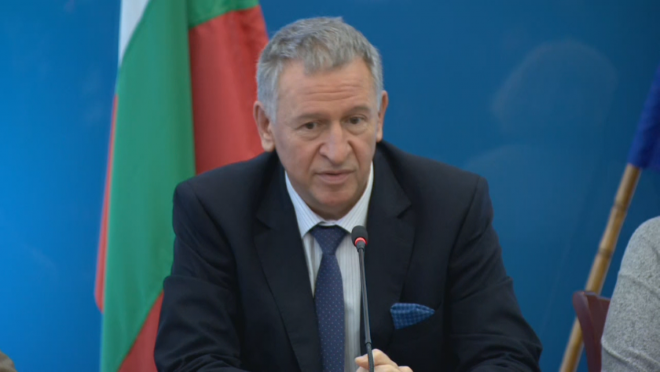 Бившият министър на здравеопазването Стойчо Кацаров е бил в конфликт на интереси