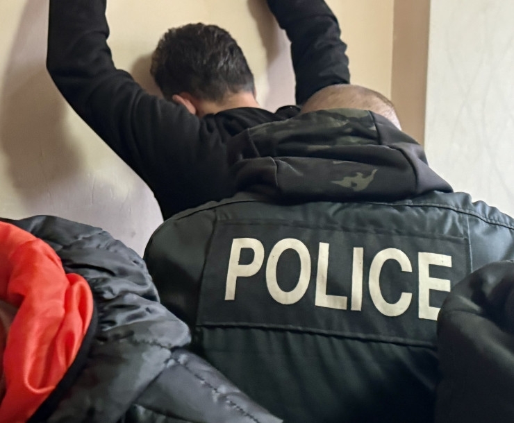 Ченгета откриха боеприпаси и кокаин при тараш в дома на