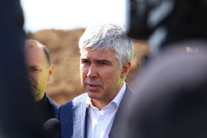 Министърът на енергетиката Владимир Малинов очаква да получи решението на Народното събрание за