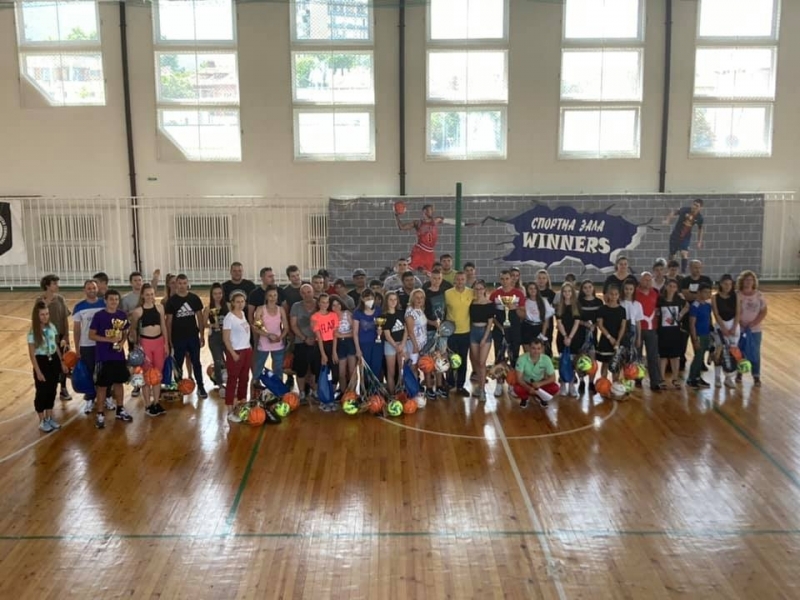 Заместник кметът на Община Враца Александър Владимиров награди участниците в Ученически