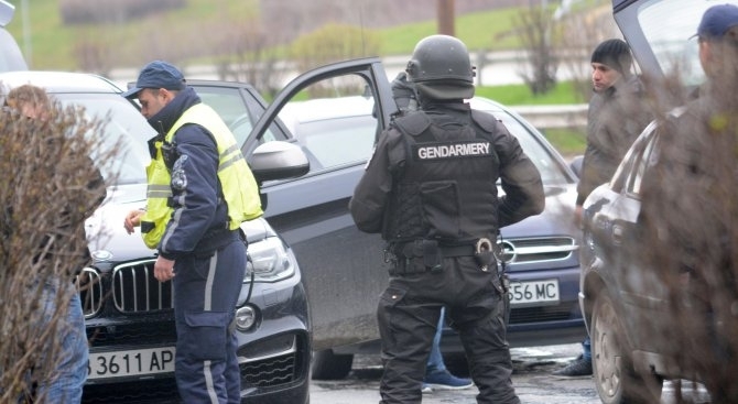 2148 души и 1340 коли са били проверени по време