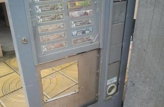 Полицейски служители са заловили трима разбили и ограбили кафеавтомати във