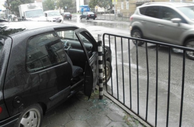 Трима пешеходци сред които и дете са били блъснати от