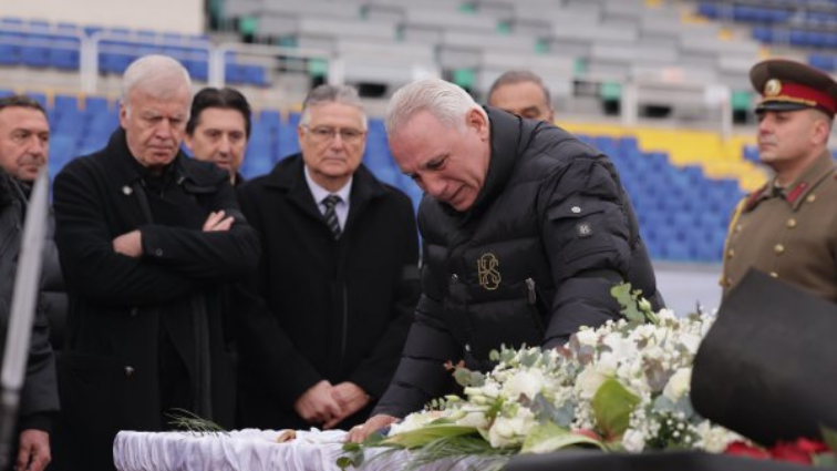 България се сбогува за последно с великия Димитър Пенев Поклонението