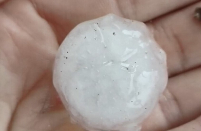 Градушка с големина на яйце причини сериозни щети в село