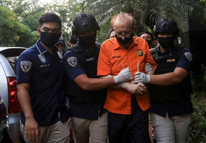 Френски педофил насилвал над 300 деца се самоуби в затвора