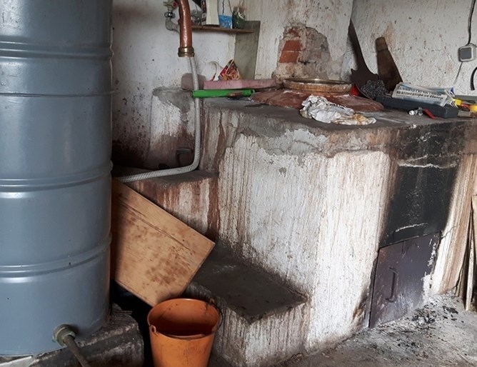 Митнически служители от отдел Митническо разузнаване и разследване в Митница Бургас