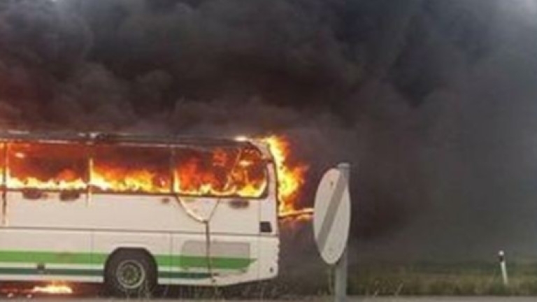 Български автобус се е запалил на територията на Гърция напът