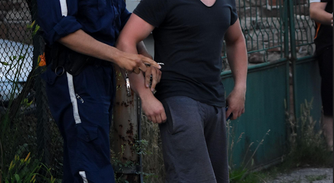 Полицията задържа мъж за притежание и съхранение на наркотици съобщиха