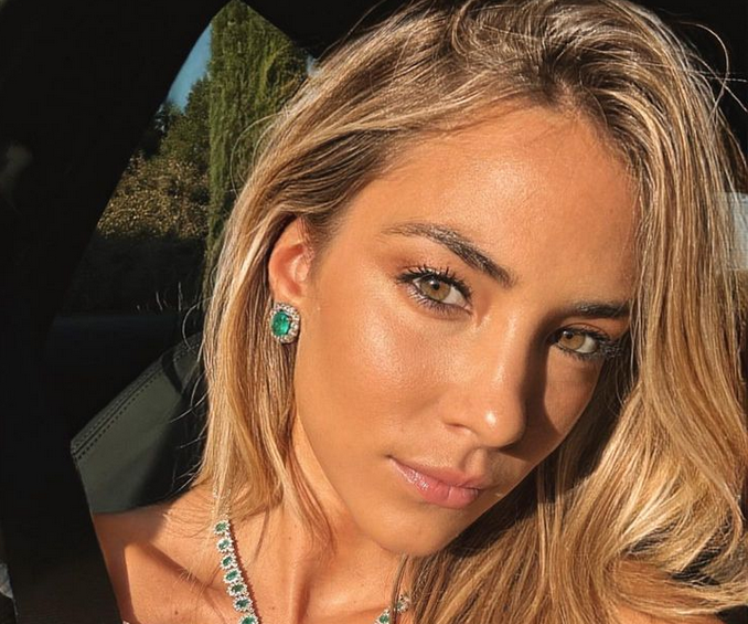 Алис Кампело напомни за перфектното си тяло със снимка по