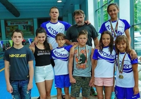 Поредно отлично представяне направиха младите плувци от спортен клуб Атомик